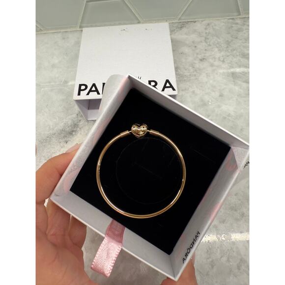 Authentic PANDORA Moments Celestial Heart Clasp Bangle in 14K Gold Plating - Picture 1 of 7